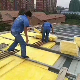 玻璃棉板施工現(xiàn)場(chǎng)